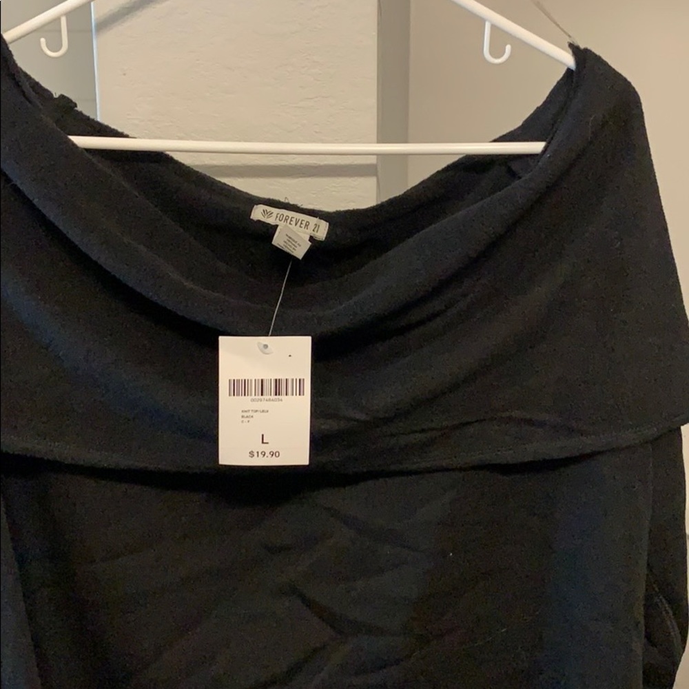 Pose black sweater